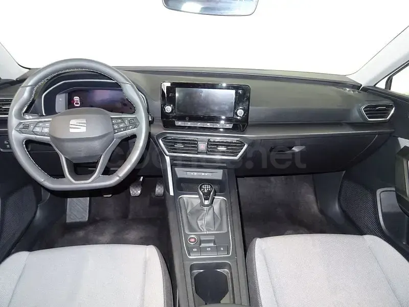 Käytetty Seat Leon Style 110 HP (80 kW) 2025 Valkoinen Sedan