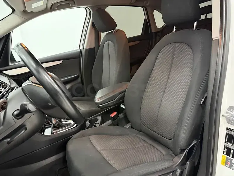 Usado BMW 225 Active Tourer iPerformance 224 CV (164 kW) 2019 Blanco Monovolumen