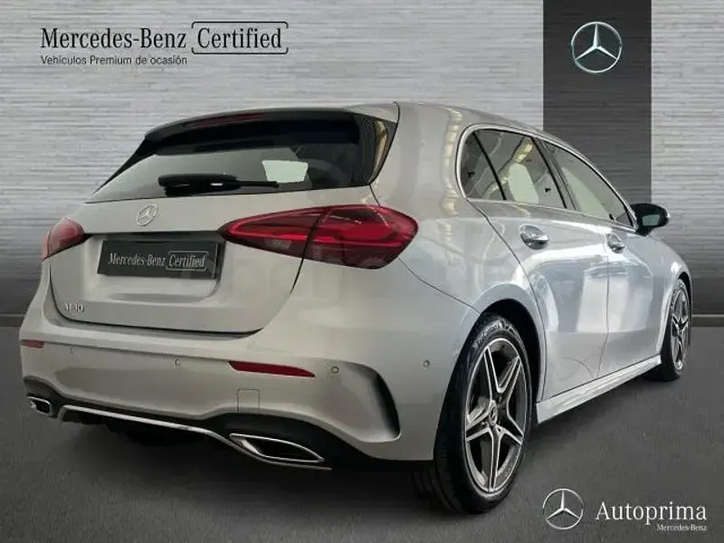 Usado Mercedes A180 136 CV (100 kW) 2025 Gris / plata Berlina