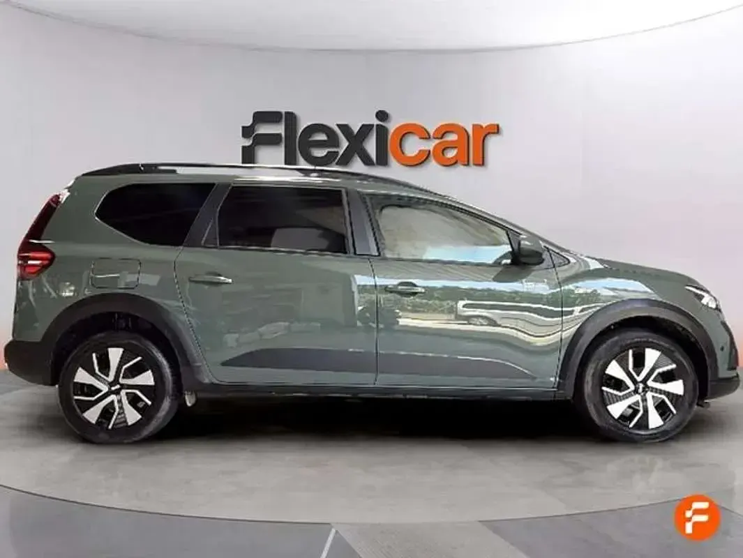 Usado Dacia Jogger Expression 101 CV (74 kW) 2025 Verde Monovolumen