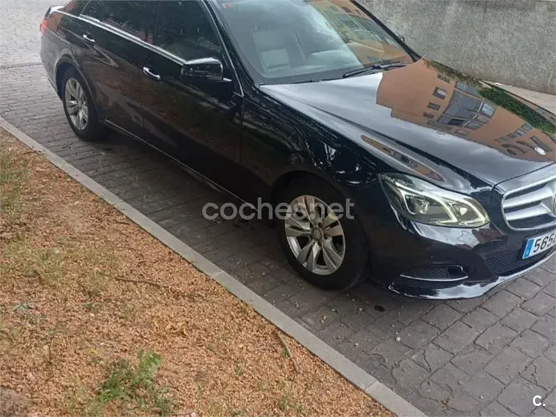 Käytetty Mercedes E200 Avantgarde 136 HP (100 kW) 2015 Musta Sedan