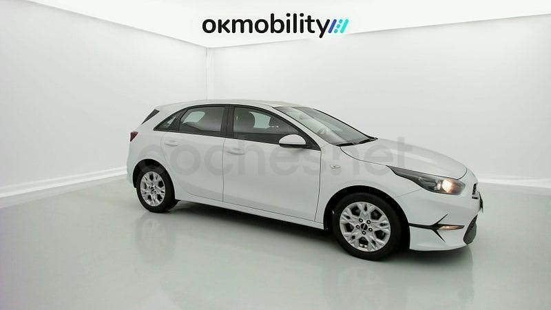 Używany Kia Ceed 120 KM (88 kW) 2022 Biały Hatchback