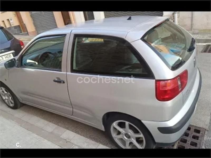 Gris / plata Usado 2001 Seat Ibiza Berlina | 1750 € (Precio justo) - Imagen 1/4