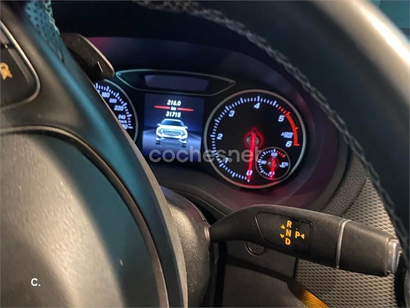 Usado Mercedes B200 136 CV (100 kW) 2016 Blanco Monovolumen