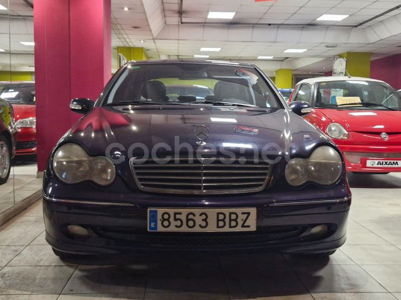 Azul Usado 2000 Mercedes C220 Avantgarde Berlina | 3700 € (Un poco caro) - Imagen 1/4