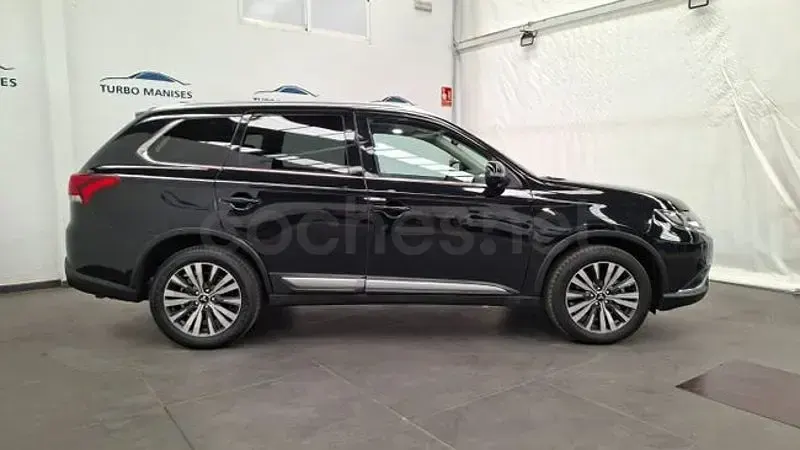 Usado Mitsubishi Outlander Motion 150 CV (110 kW) 2020 Negro SUV