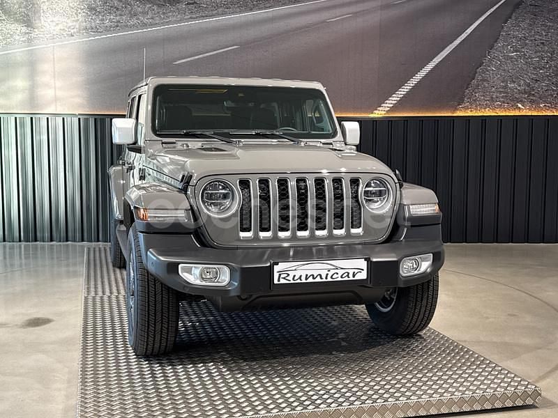 Usado Jeep Wrangler Sahara 381 CV (280 kW) 2023 Gris / plata SUV