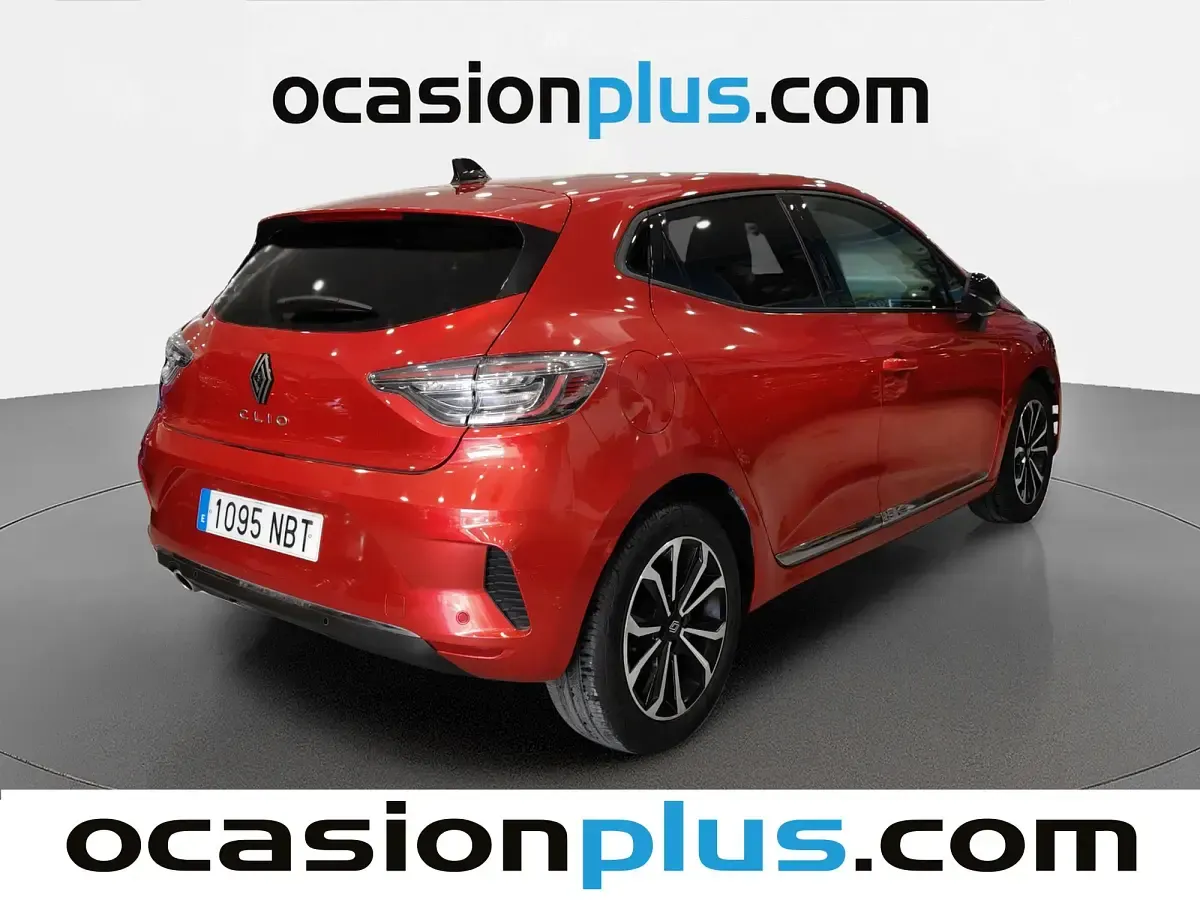 Usado Renault Clio Techno 101 CV (74 kW) 2025 Rojo Utilitario