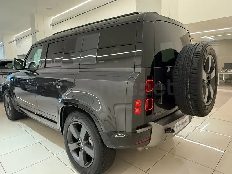 Usado Land Rover Defender SE 249 CV (183 kW) 2025 Gris / plata SUV