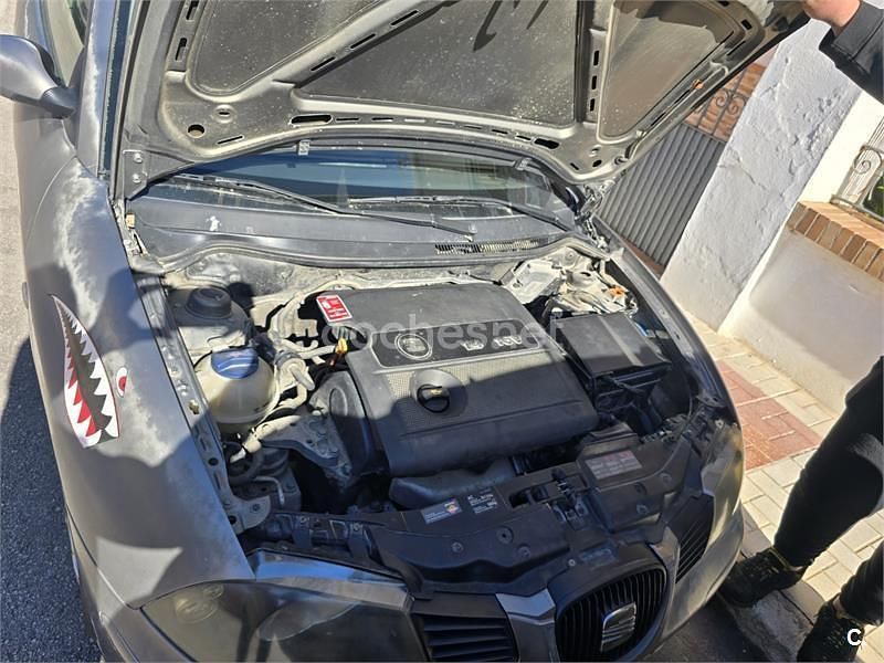 Usado Seat Ibiza Reference 100 CV (73 kW) 2003 Negro Utilitario