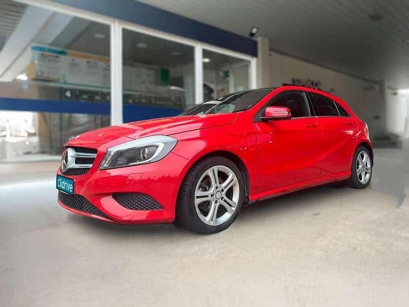 Usado Mercedes A220 Urban 170 CV (125 kW) 2014 Rojo Berlina