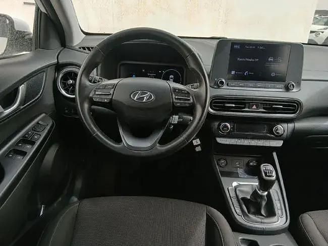 Usado Hyundai Kona 120 HP (88 kW) 2022 Branco SUV