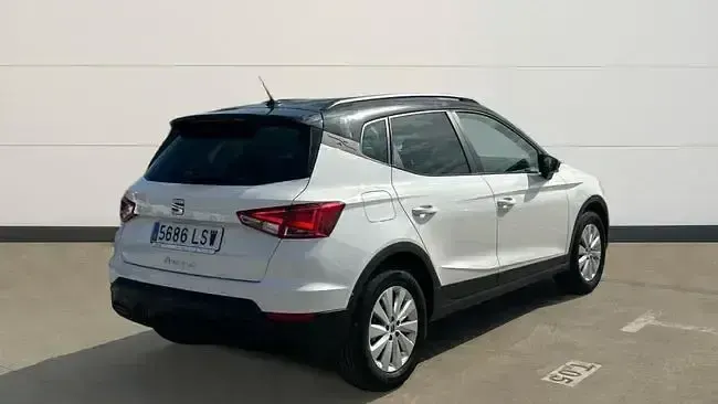 Usado Seat Arona Style Plus 110 CV (80 kW) 2021 Blanco SUV