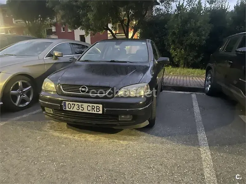 Usado Opel Astra Sport 100 CV (73 kW) 2003 Negro Berlina