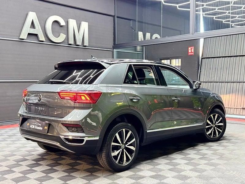 Usado VW T-Roc Advance 150 CV (110 kW) 2022 Gris / plata SUV