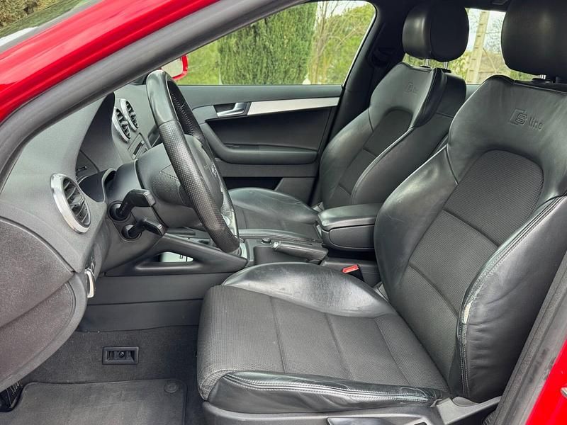 Usado Audi A3 Attraction 140 CV (102 kW) 2010 Rojo Utilitario