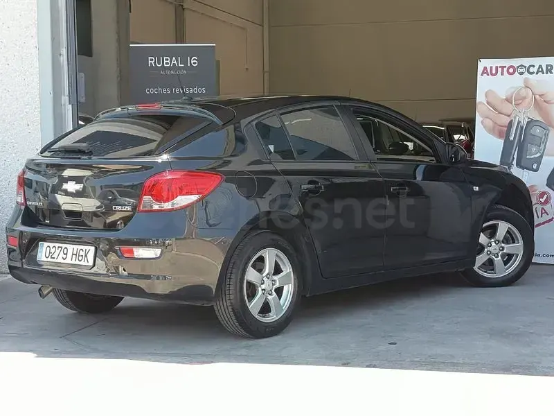 Usado Chevrolet Cruze LT 124 CV (91 kW) 2011 Negro Berlina
