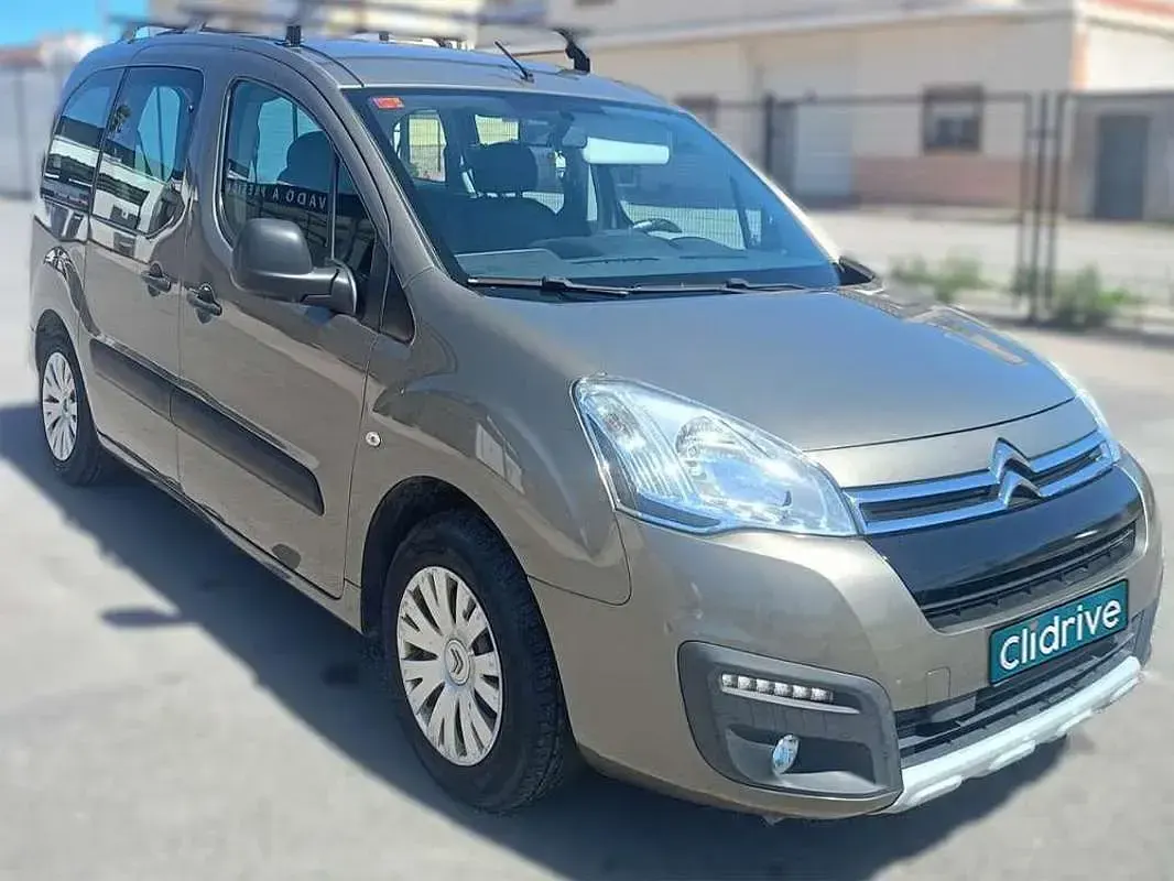 Usado Citroën Berlingo Feel 99 CV (72 kW) 2016 Marrón Monovolumen