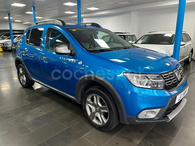 Usado Dacia Sandero Essentiel 90 CV (66 kW) 2018 Azul Utilitario