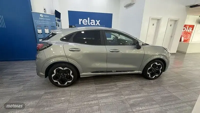 Usado Ford Puma Gen-E Premium 123 kW (168 CV) 2025 Gris / plateado SUV