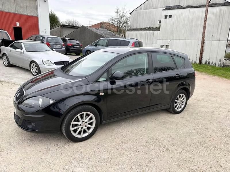 Usado Seat Altea Style 105 CV (77 kW) 2012 Negro Monovolumen