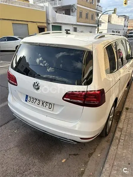 Usado VW Sharan Advance 150 CV (110 kW) 2017 Blanco Monovolumen