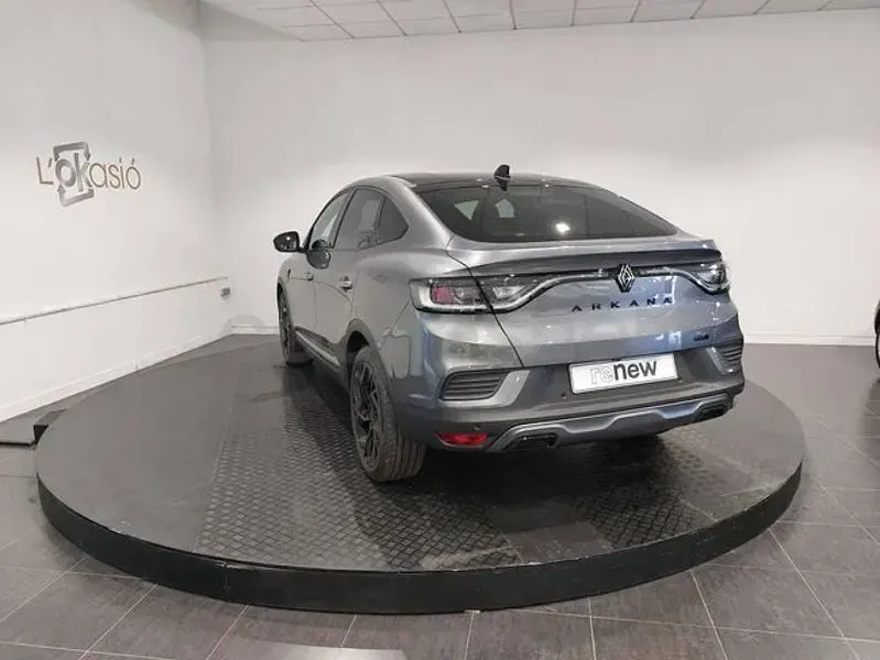 Usado Renault Arkana Esprit Alpine 145 CV (106 kW) 2024 Gris / plata SUV