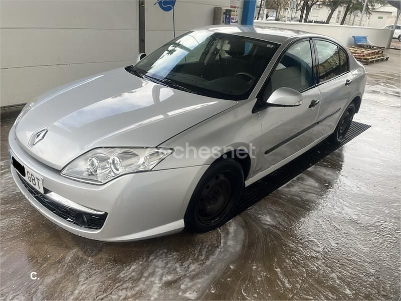 Usado Renault Laguna III Authentique 130 CV (95 kW) 2008 Gris / plata Berlina