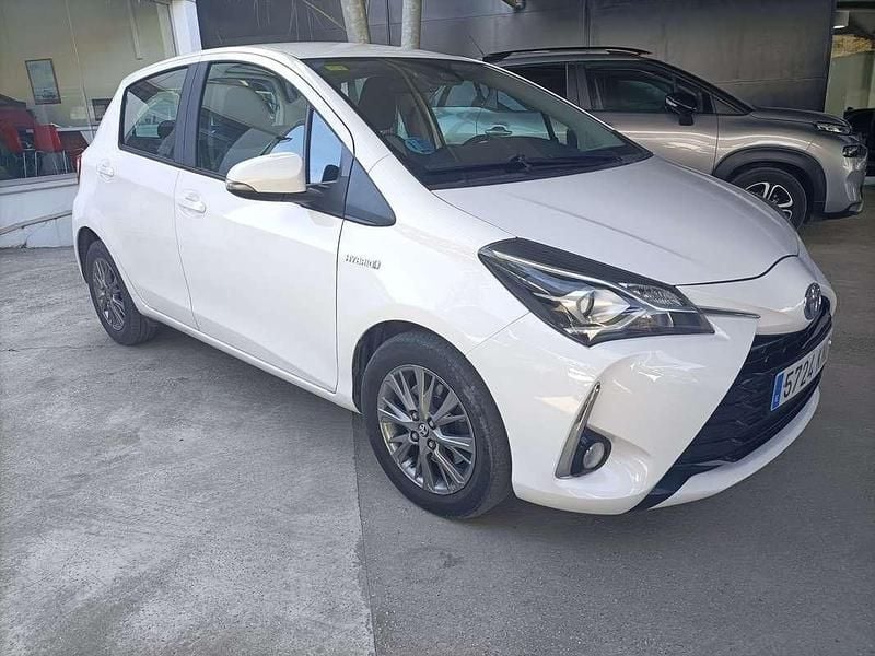 Usado Toyota Yaris Hybrid Advance 99 CV (72 kW) 2018 Blanco Utilitario