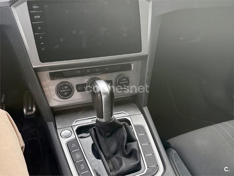 Usado VW Passat Alltrack 220 CV (161 kW) 2017 Azul Familiar