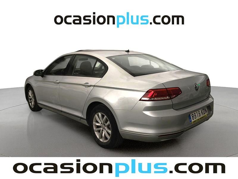 Usado VW Passat Edition 120 CV (88 kW) 2017 Plateado Berlina