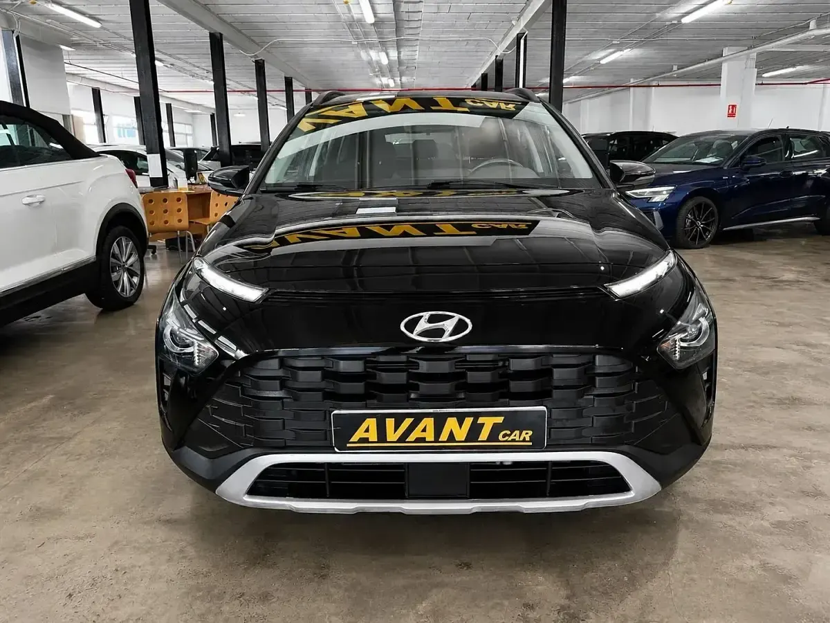 Usado Hyundai Bayon 100 CV (73 kW) 2023 Negro SUV