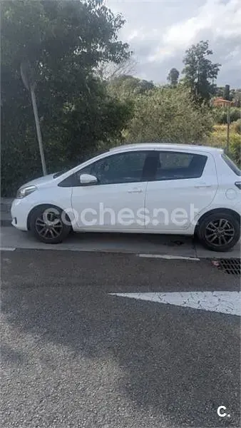 Occasion Toyota Yaris Active 99 ch (72 kW) 2014 Blanc Citadine