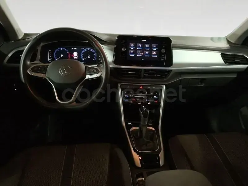 Usado VW T-Roc Life 150 CV (110 kW) 2023 Rojo SUV