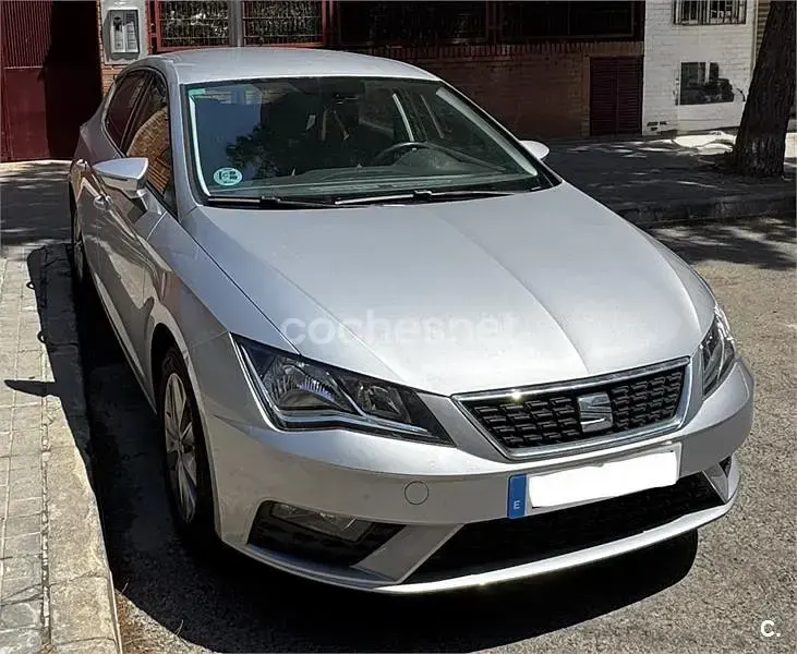 Usado Seat Leon Style 115 CV (84 kW) 2018 Gris / plata Berlina