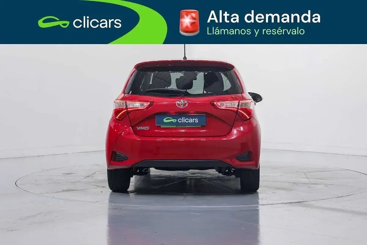 Usado Toyota Yaris Edition 111 CV (81 kW) 2020 Rojo Utilitario