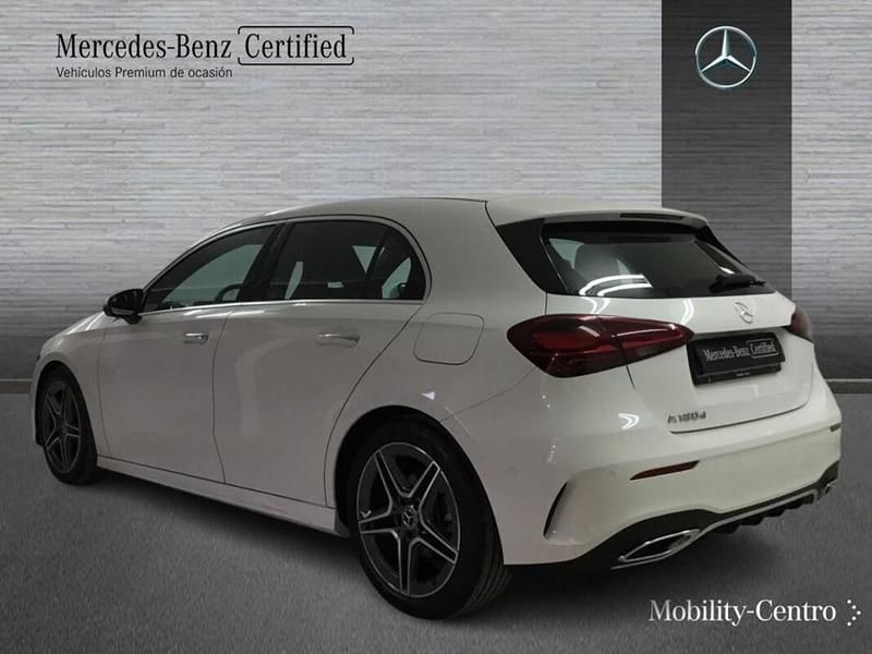 Usado Mercedes A180 AMG line 116 CV (85 kW) 2024 Blanco polar Utilitario