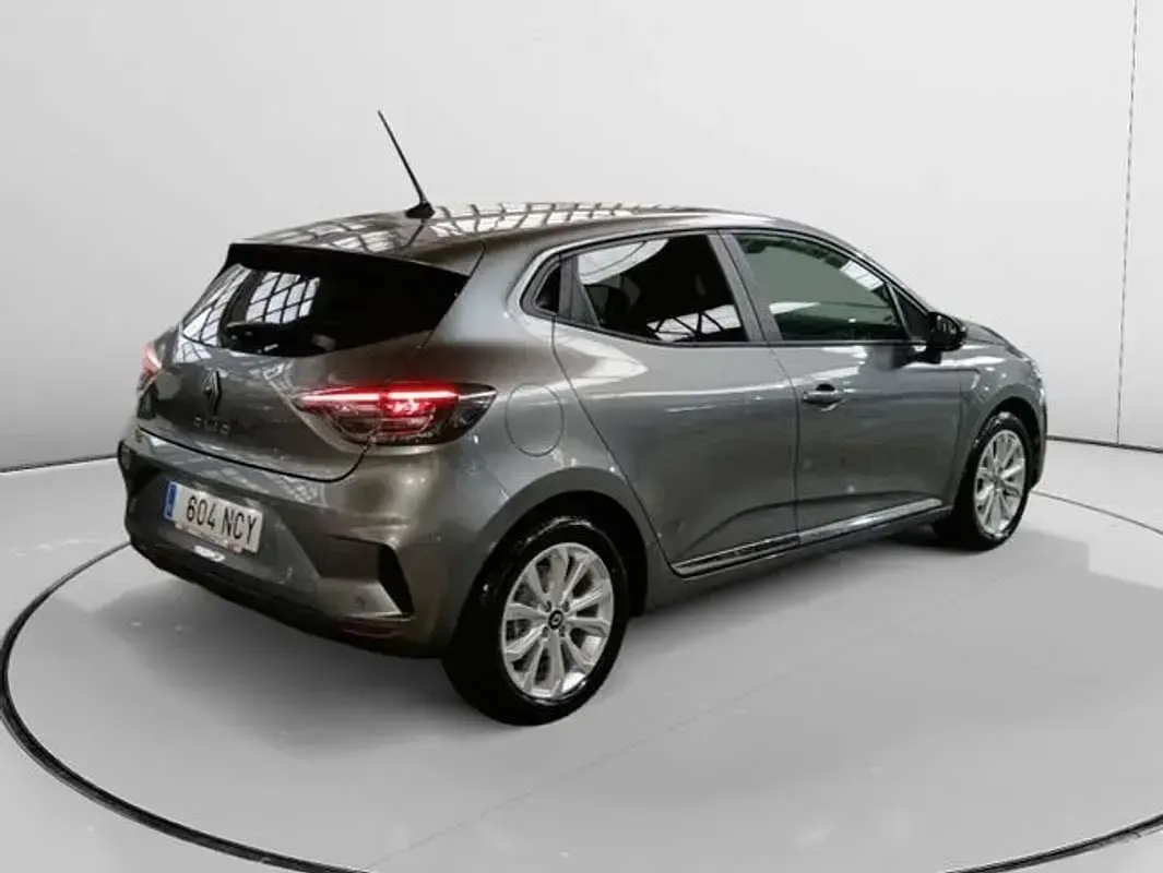 Usado Renault Clio Evolution 101 CV (74 kW) 2025 Gris Utilitario