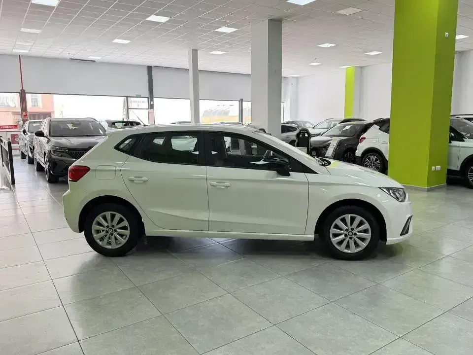 Usado Seat Ibiza Style Plus 95 CV (69 kW) 2020 Blanco Utilitario