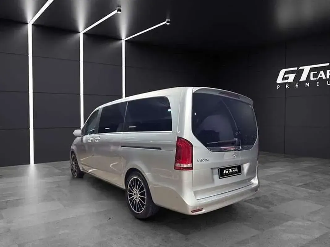 Usado Mercedes V300 239 CV (175 kW) 2023 Plateado Monovolumen