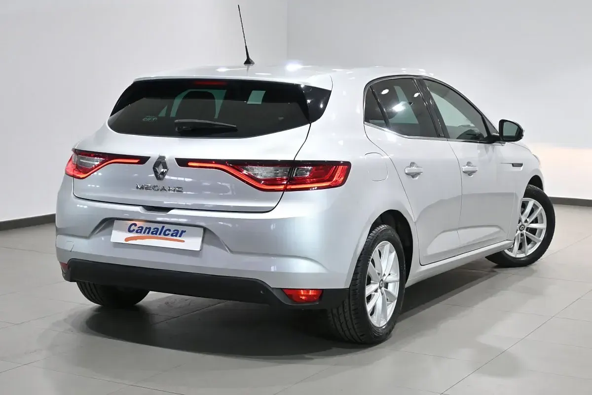 Usado Renault Mégane 130 CV (95 kW) 2018 Gris