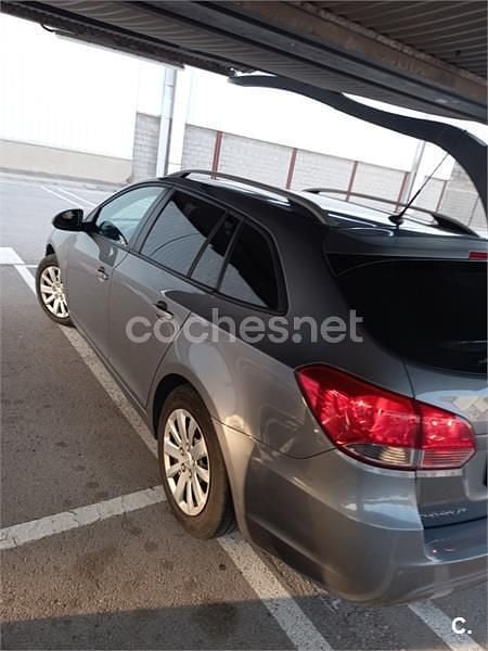 Usado Chevrolet Cruze LT 130 CV (95 kW) 2014 Gris / plata Familiar