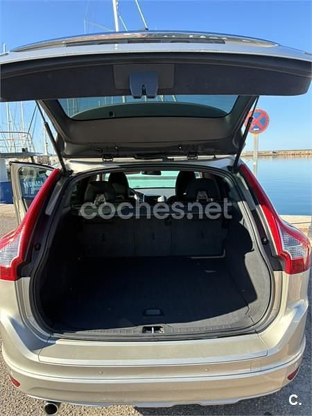 Usado Volvo XC60 Momentum 136 CV (100 kW) 2016 Beige SUV