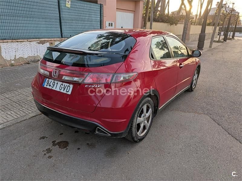 Usado Honda Civic Trend 100 CV (73 kW) 2010 Rojo Berlina