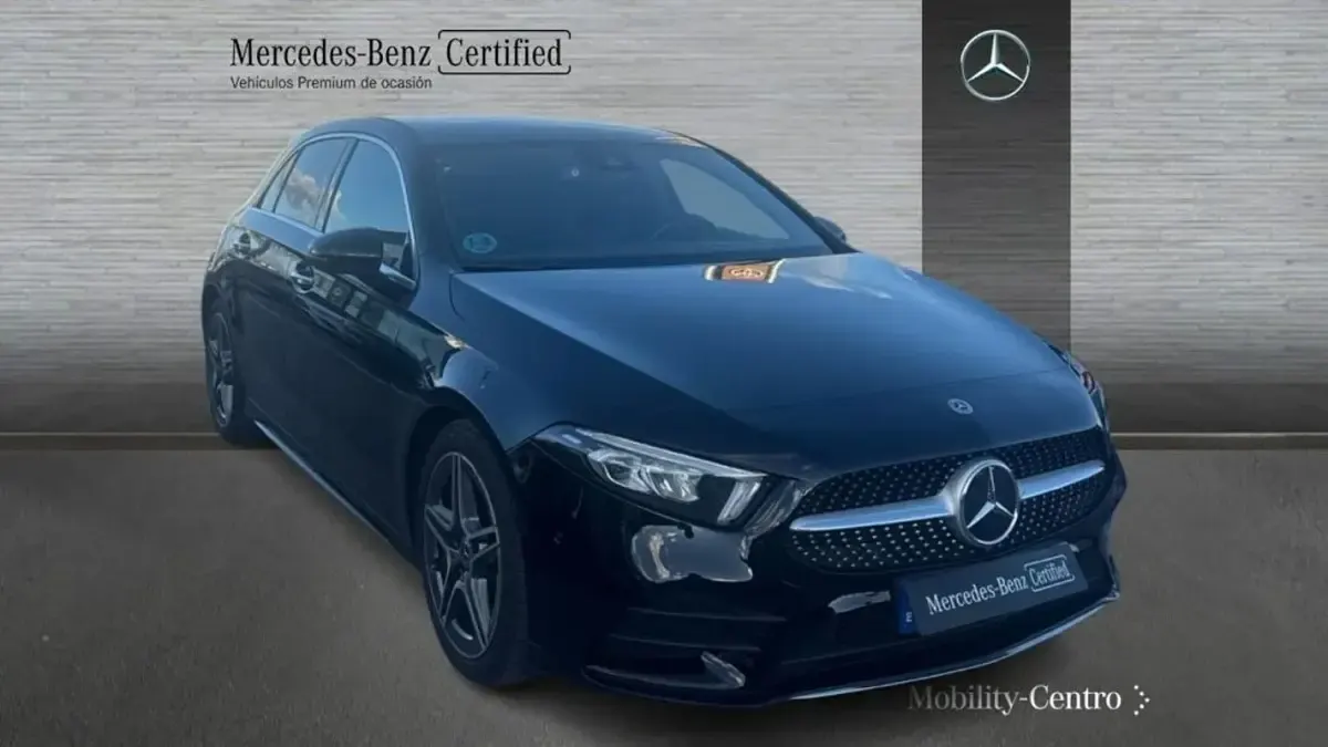 Usado Mercedes A200 AMG line 163 CV (119 kW) 2021 Nachtschwarz  unilack Berlina