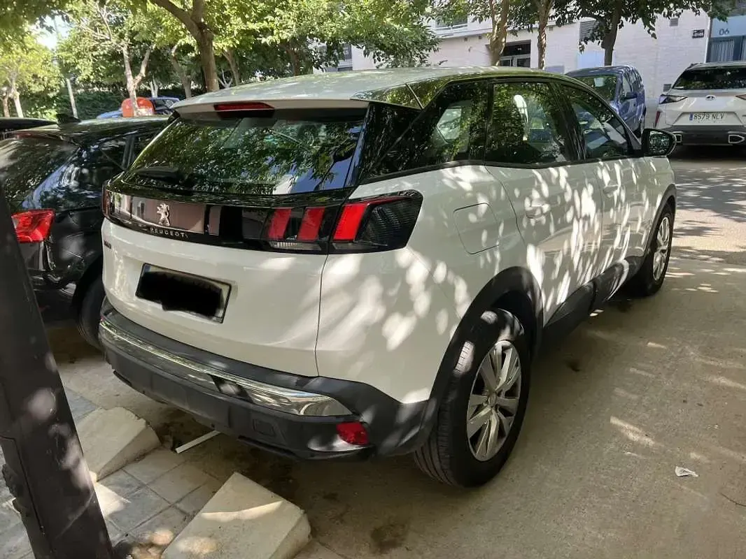 Usado Peugeot 3008 Active 131 CV (96 kW) 2018 Blanco SUV
