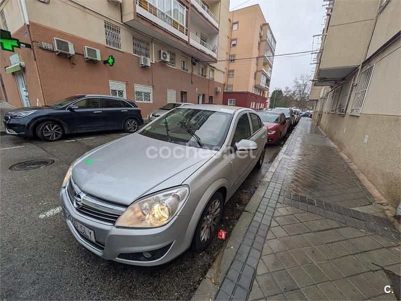 Usado Opel Astra Enjoy 100 CV (73 kW) 2009 Gris / plata Berlina