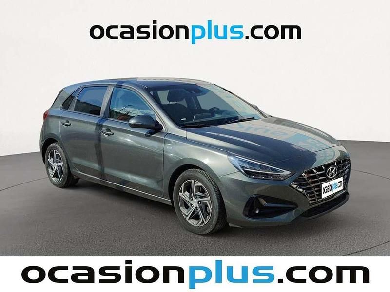 Usado Hyundai i30 120 CV (88 kW) 2022 Gris Utilitario
