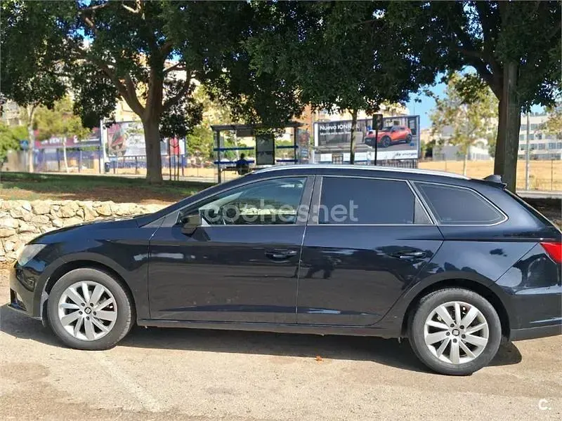 Usado Seat Leon ST Style 105 CV (77 kW) 2015 Negro Familiar