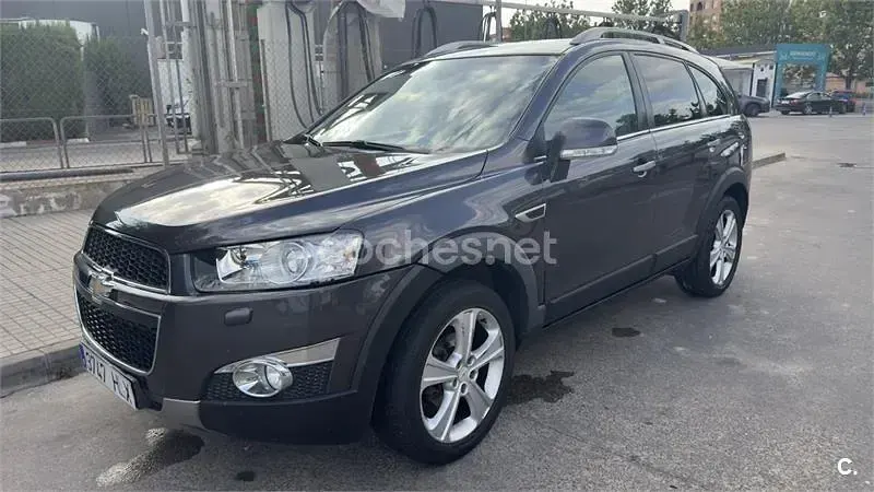 Usado Chevrolet Captiva LTZ 184 CV (135 kW) 2012 Gris / plata SUV